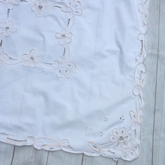 Battenberg lace NWOT square cottagecore small 33” x 33” topper tablecloth - Picture 9 of 15